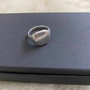 DY pinky ring in silver